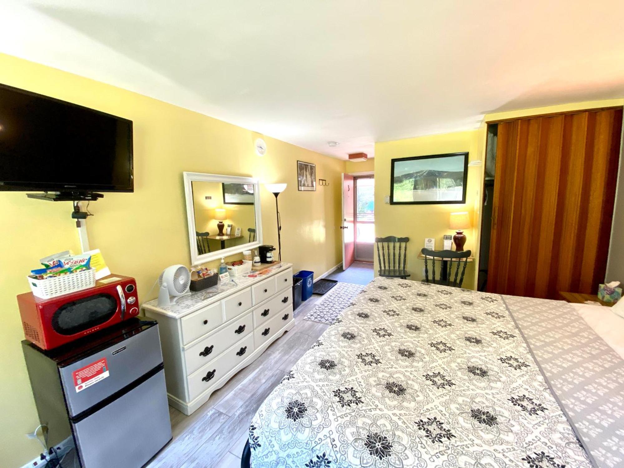 Snowdon Chalet Motel Londonderry Exterior photo